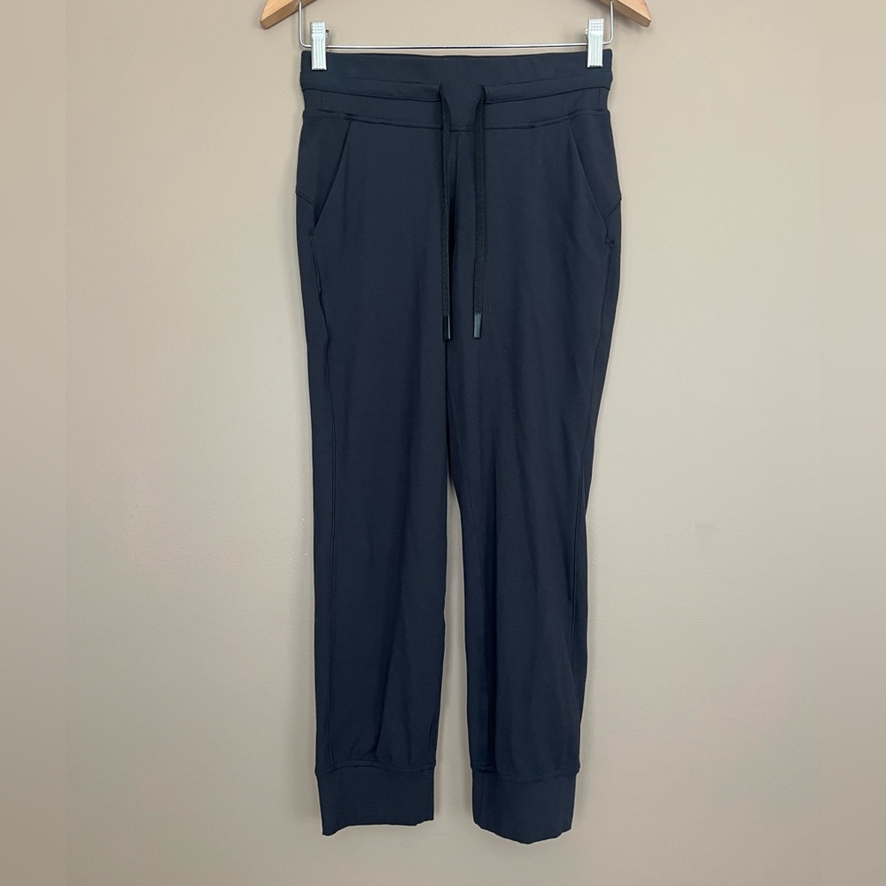 {Lululemon} Ready to Rulu Jogger Crop in Black - Womens 4